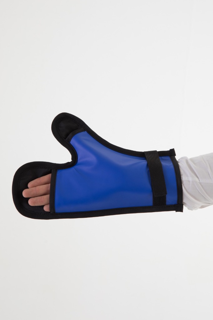 Importance of Lead Gloves in Veterinary Practice & Slit-Mitt Design Advantages